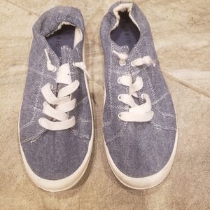 Denim shoes